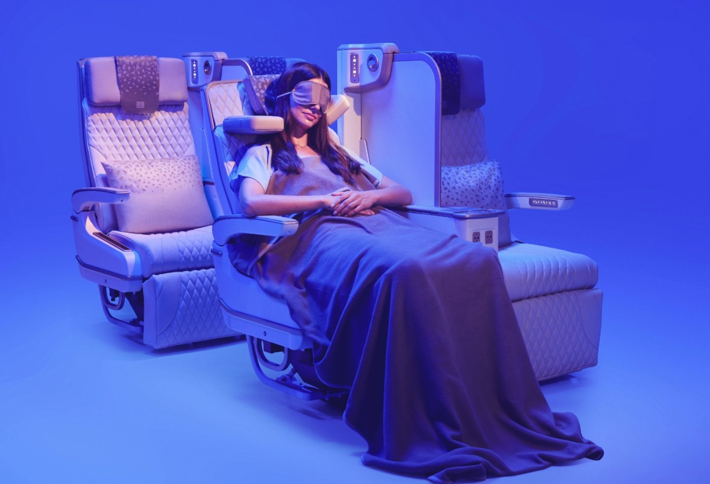 Emirates sigue cambiando los asientos de sus aviones